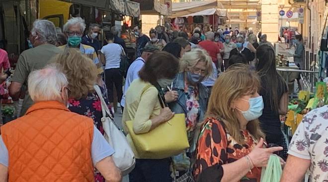 Coronavirus: salgono i contagi, +593 in 24 ore. In Lombardia il 64,4% dei contagiati