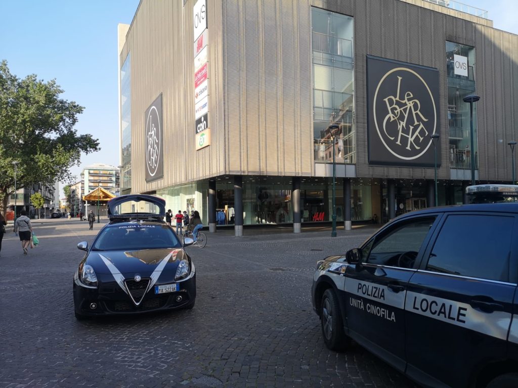 Quindicenne con tirapugni in centro a Mestre: bloccato e denunciato dalla Polizia locale