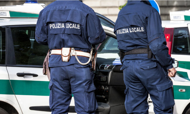 Polizia locale, spacciatore prelevato dagli arresti domiciliari e accompagnato in carcere