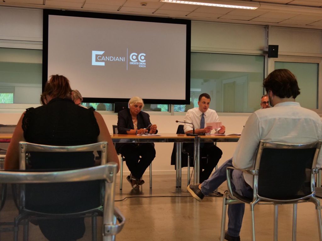Presentata la terza edizione di Cinemoving: il cinema torna sotto casa con 74 serate tra laguna e terraferma. Gli assessori Mar e Venturini: “Accendiamo i quartieri di nuova luce, Città sempre più attrattiva”