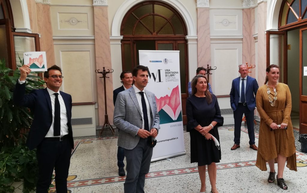 “Una montagna di libri”, il Festival letterario di Cortina D’Ampezzo non perde un colpo e fino al 20 settembre la cultura di qualità torna nelle Dolomiti