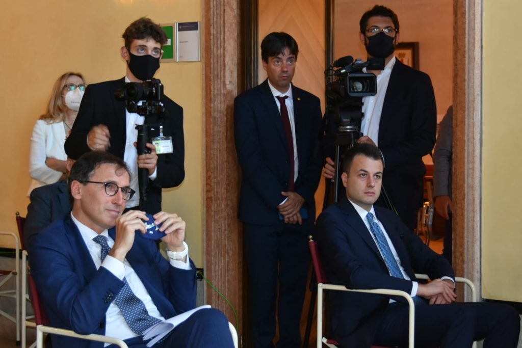 L’assessore Venturini a Palazzo Ferro Fini per l’inaugurazione della mostra “I 50 anni della Regione del Veneto: una storia nella Storia”