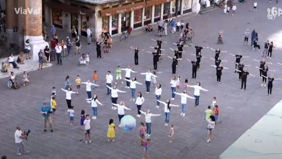 “Ripartiamo dal mondo – Note dal lockdown”, il video di 6Arte girato in piazza dei Signori