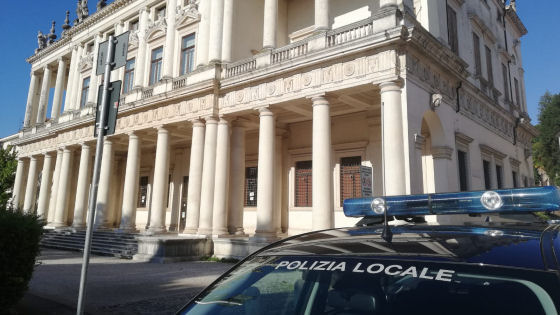 Polizia locale, ridisegnato il nuovo comando. Entra nel regolamento la sanzione per chi consuma droga