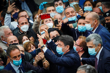 Coronavirus, Conte: ‘Proporremo proroga dello stato d’emergenza’ Speranza: ‘Resistere 7-9 mesi’
