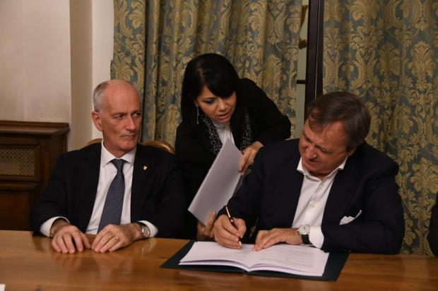 Nuova sede della Questura di Venezia: firmata la convenzione tra Ministero dell’Interno e Città metropolitana per progettazione, appalto e direzione lavori. Brugnaro: “Un investimento di 40 milioni di euro per la sicurezza della città”