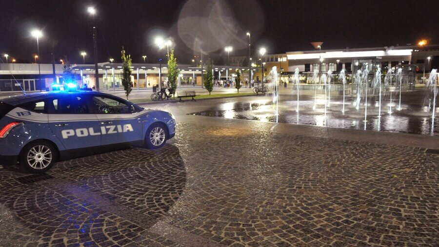 Aggrediscono un uomo con una bottiglia di vetro a Verona: arrestati due ragazzi marocchini