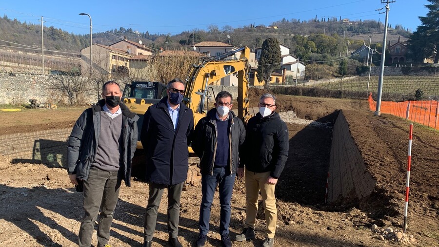 Alluvioni e allagamenti a Parona. Entro aprile il nuovo sistema di raccolta acque piovane. Padovani: “Stop ai rischi delle bombe d’acqua”
