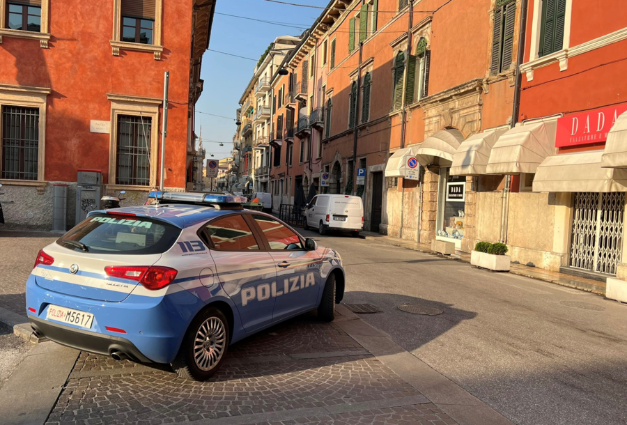 Rubano il cellulare ad una signora ma vengono incastrati dalla geo localizzazione. In manette un 43enne ed un 27enne