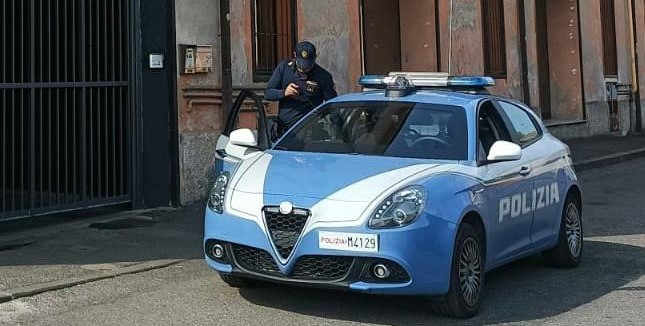 Ruba il portafoglio fuori da un locale di Verona, 29enne arrestato e portato in carcere